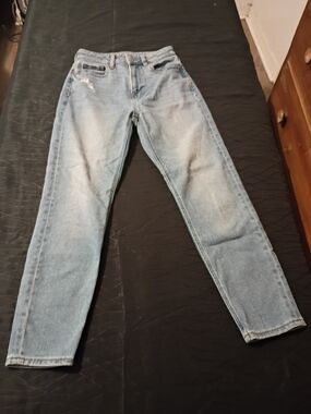 American Eagle Outfitters Mom Jeans Light Wash Slim Straight